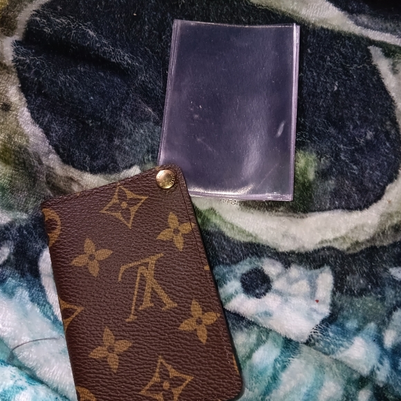Louis Vuitton Card Holder - Picture 5 of 12